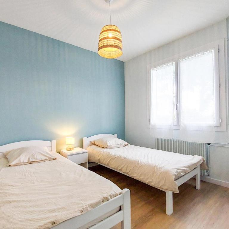 Charmante Maison Proche Plage - Three-Bedroom Townhouse - 13