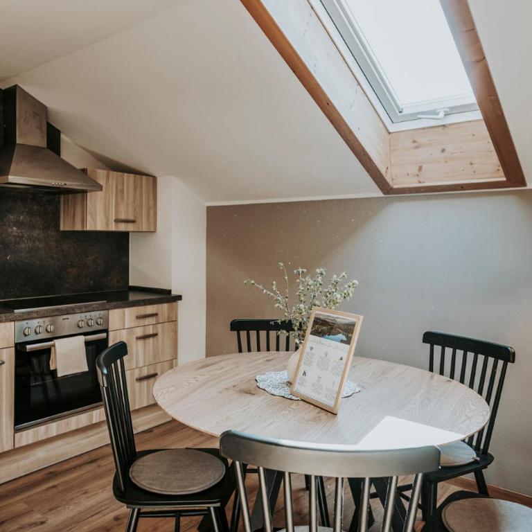 Ferienwohnung Säuling , Landhaus Linde, Seeg-Enzenstetten im Allgäu, mit Königscard - Apartment - 1