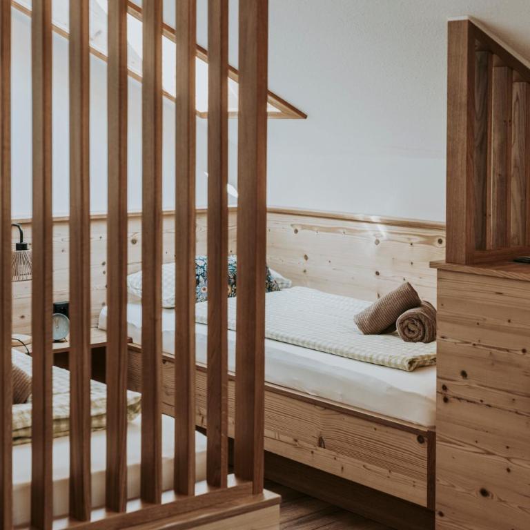 Appartement Tegelberg , Landhaus Linde, Seeg-Enzenstetten im Allgäu, mit Königscard - Apartment - 7