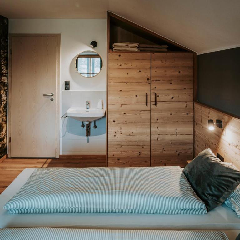 Appartement Tegelberg , Landhaus Linde, Seeg-Enzenstetten im Allgäu, mit Königscard - Apartment - 10
