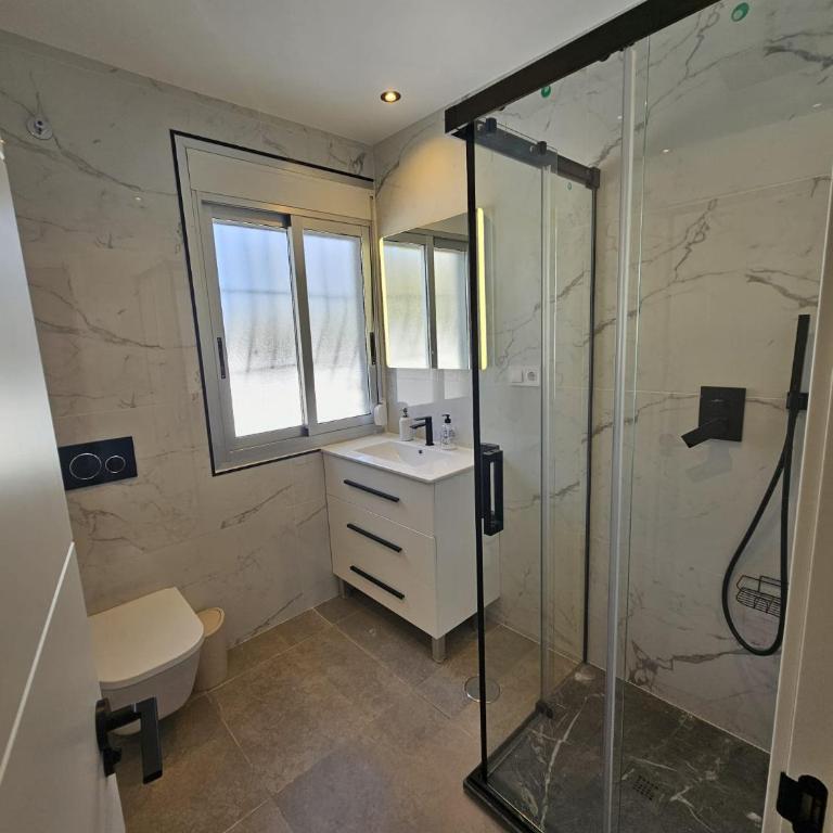 Luxury Sea View Villa - Private Pool - Near Beach - 3 min TRAM Alicante Benidorm - BBQ - Private Garden - Free Parking - Casa - 17