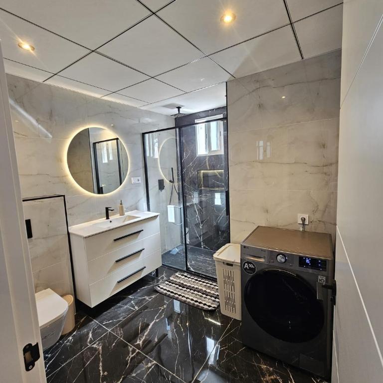 Luxury Sea View Villa - Private Pool - Near Beach - 3 min TRAM Alicante Benidorm - BBQ - Private Garden - Free Parking - Casa - 18
