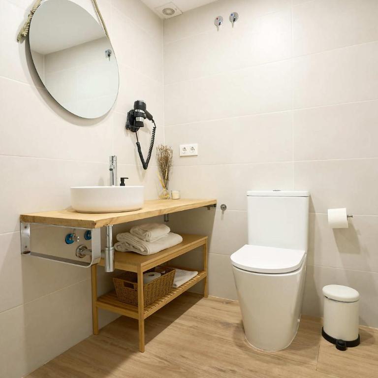 Roig Arena Cozy Loft - One-Bedroom Apartment - 23