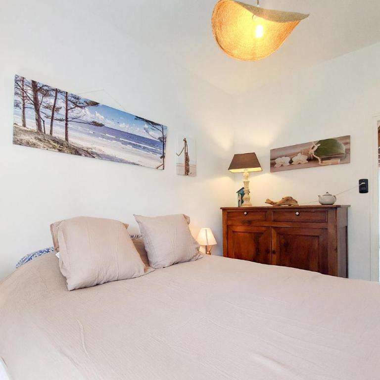 Charmante Maison Proche Plage - Three-Bedroom Townhouse - 13
