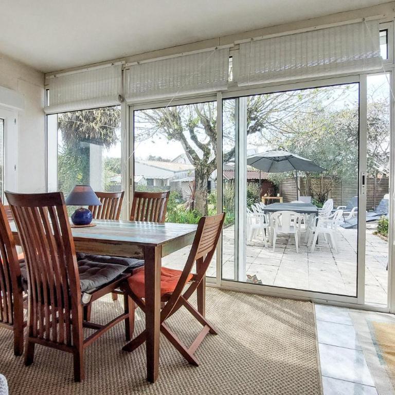 Charmante Maison Proche Plage - Three-Bedroom Townhouse - 7