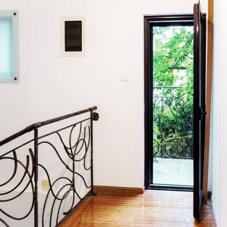 Paradise Garden Villa - Three-Bedroom Apartment - 16