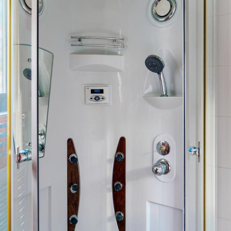 Paradise Garden Villa - Three-Bedroom Apartment - 25
