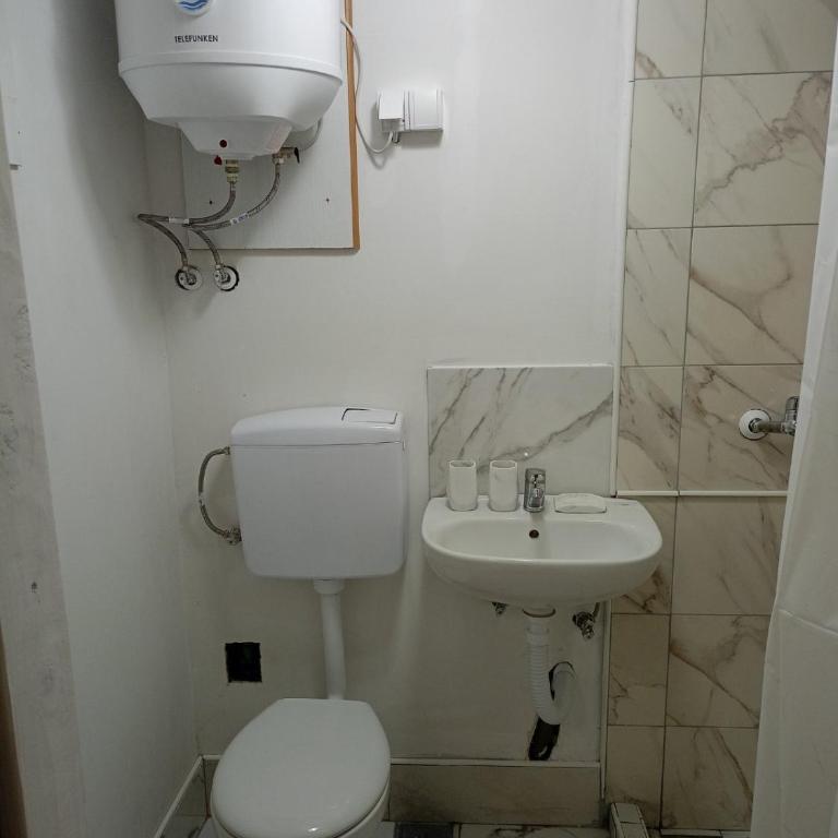 Lalić rooms - Dvokrevetna Soba sa Bračnim Krevetom - 4