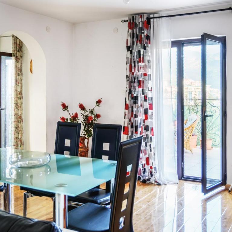 Paradise Garden Villa - Three-Bedroom Apartment - 28