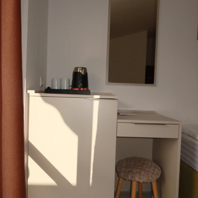 Guest House Pasha - Komfor Četvorokrevetna Soba sa Balkonom i Pogledom na Vrt - 20