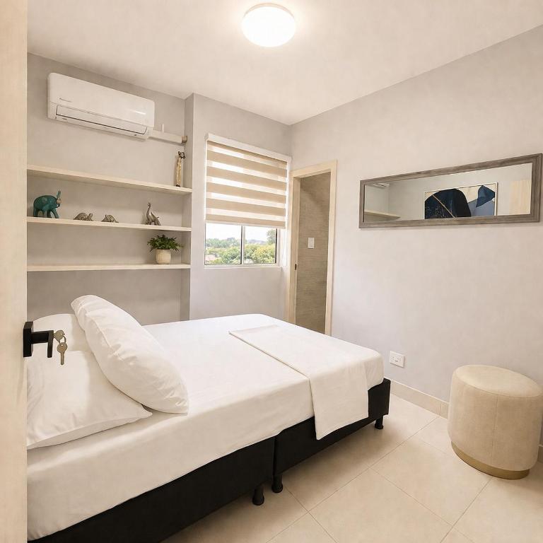 Prime vista al mar con piscina piso alto - Three-Bedroom Apartment - 13