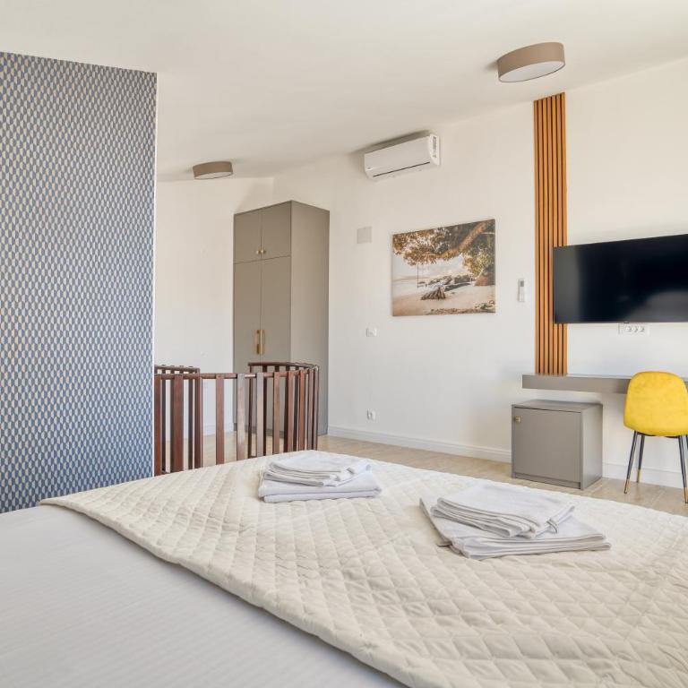 Gama residence - Family Room with Side Sea View - 3