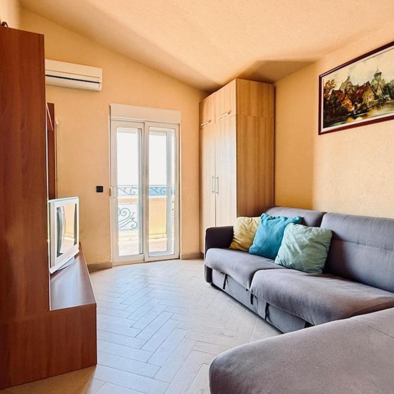 First Line Panoramic Sea View Villa - Dobra Voda - Villa - 9