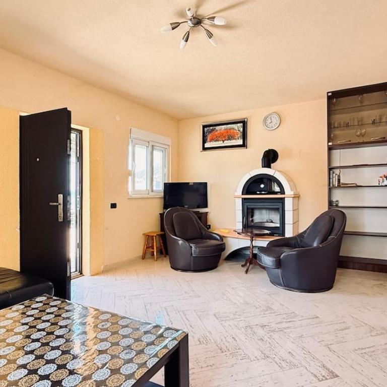 First Line Panoramic Sea View Villa - Dobra Voda - Villa - 10