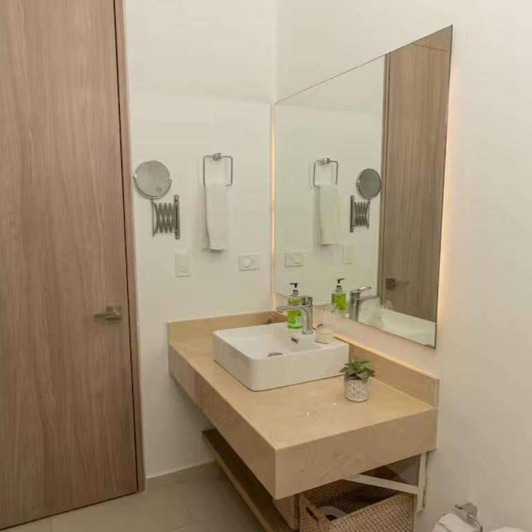 Apto moderno de lujo 2 hab con balcón cerca al mar - Apartamento de 2 dormitorios - 12