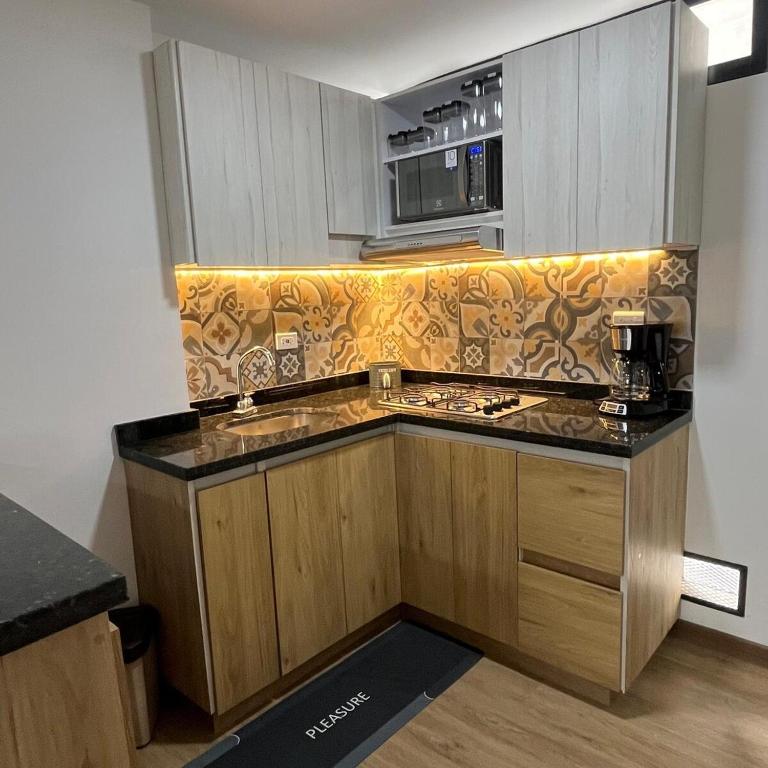 Ideal stay near the airport with parking & WiFi - Apartamento de 1 dormitorio - 4