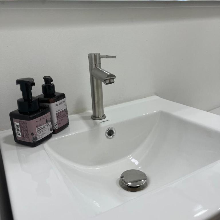 Ideal stay near the airport with parking & WiFi - Apartamento de 1 dormitorio - 19