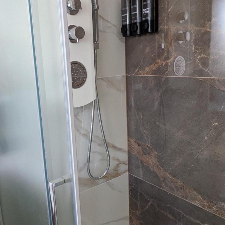 AURA MARINA - Guest House Fiumicino - Camera Matrimoniale con Bagno Privato - 4