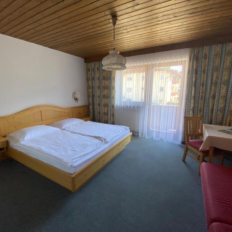 Frühstückspension Schönblick - Doppelzimmer mit Balkon - 1