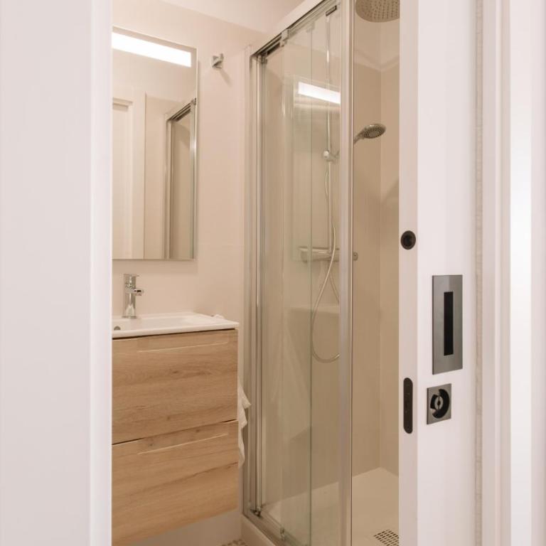 Anticrooms Arsenal - Two-Bedroom Apartment - 14