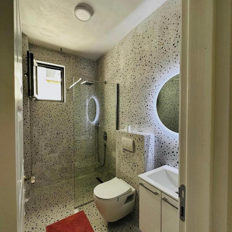Sarah Apartments - One-Bedroom Apartment - 2