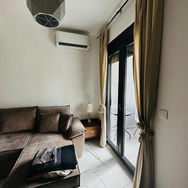 Sarah Apartments - One-Bedroom Apartment - 3