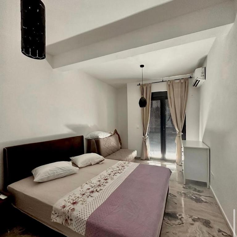 Sarah Apartments - One-Bedroom Apartment - 2