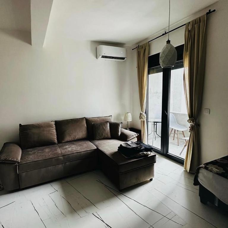 Sarah Apartments - One-Bedroom Apartment - 4