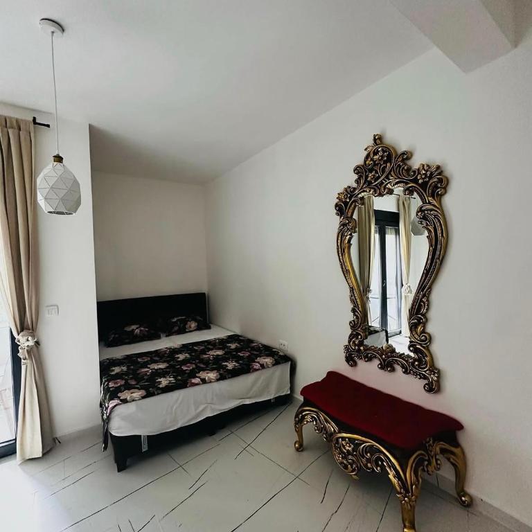 Sarah Apartments - One-Bedroom Apartment - 5