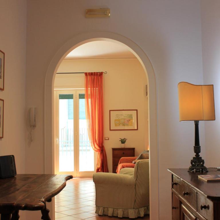 AD HOMES - Central Chiaia Flat - Appartamento con 2 Camere da Letto - 3