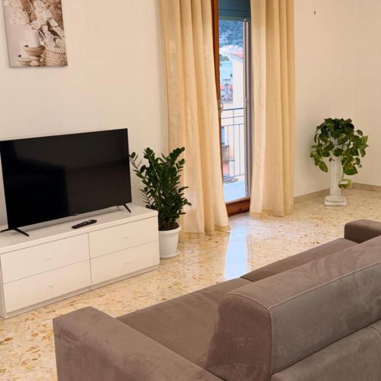 Maison AdriLù - Two-Bedroom Apartment - 12