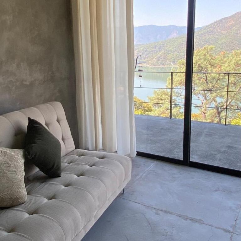 "Modern Loft Spectacular View of Mountain and Lake - Studio avec Vue sur Lac - 5