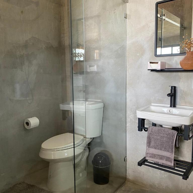 Modern Boutique Loft with Lake View - Studio mit Seeblick - 9