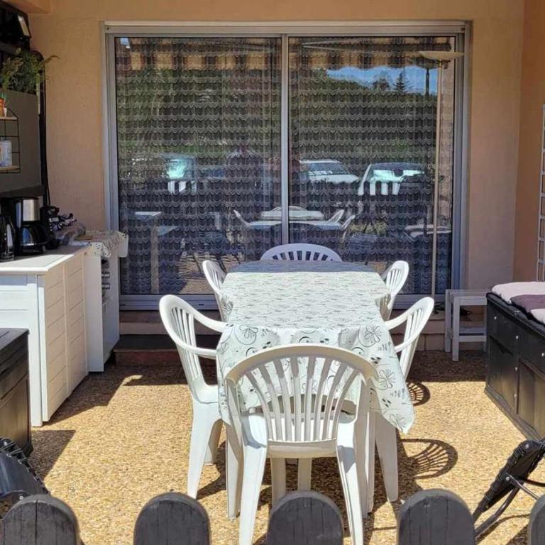 Studio avec terrasse, piscine et parking - FR-1-610-115 - Studio - 1