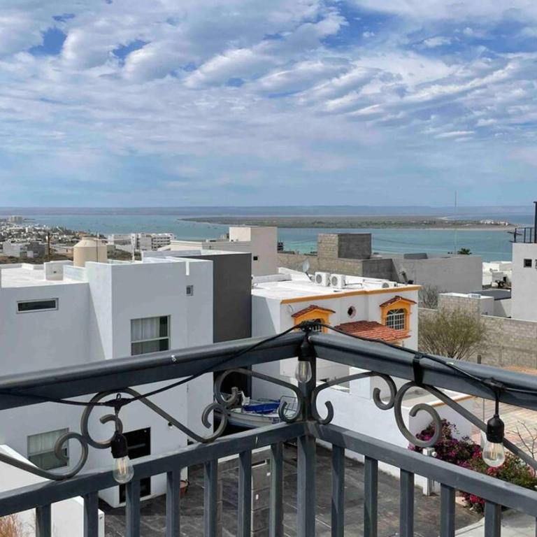 Family home with ocean views in gated community - Three-Bedroom House - 9