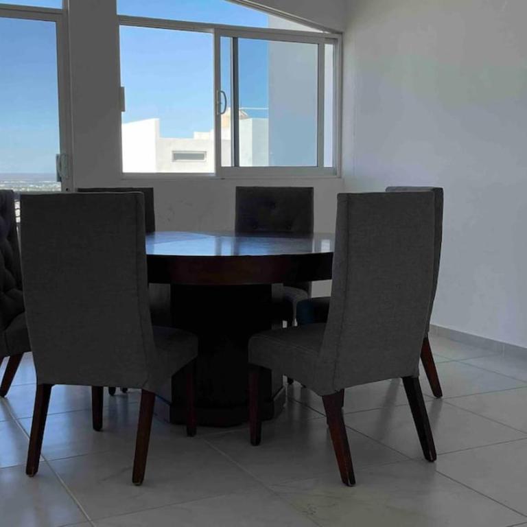 Family home with ocean views in gated community - Three-Bedroom House - 31