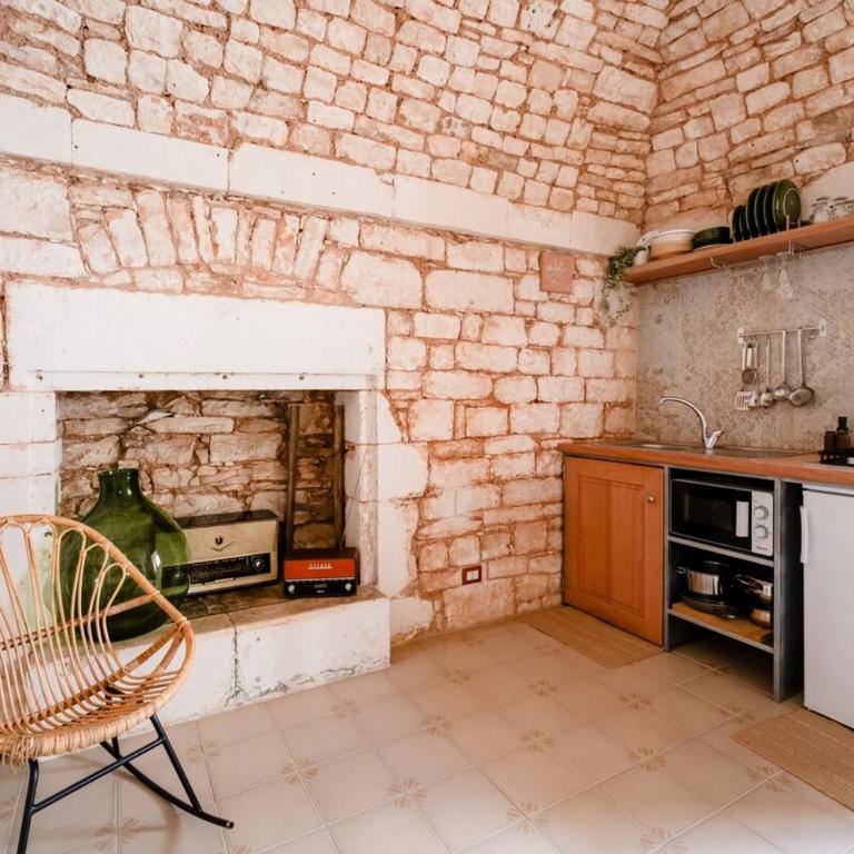 3-Level Stone Home with Rooftop Terrace in Martina Franca Historic Center, 2 Min from Cathedral - Casa con 1 Camera da Letto - 80