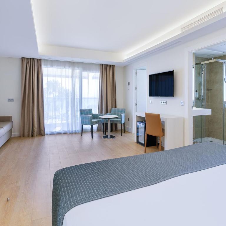 SOL by Meliá Torremolinos - Don Pedro - Suite Junior Familiar (3 adultos + 1 niño) - 2