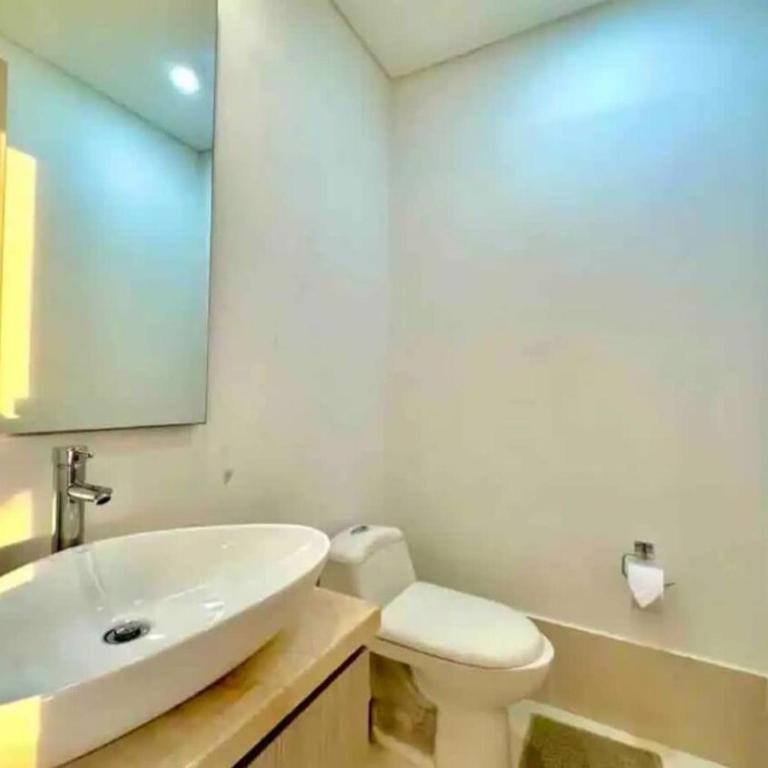 Large 3BR Apt with beautiful ocean views - Three-Bedroom Apartment - 2