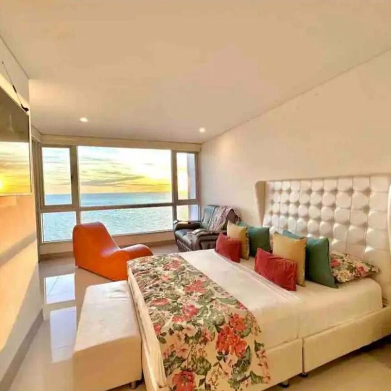 Large 3BR Apt with beautiful ocean views - Three-Bedroom Apartment - 9