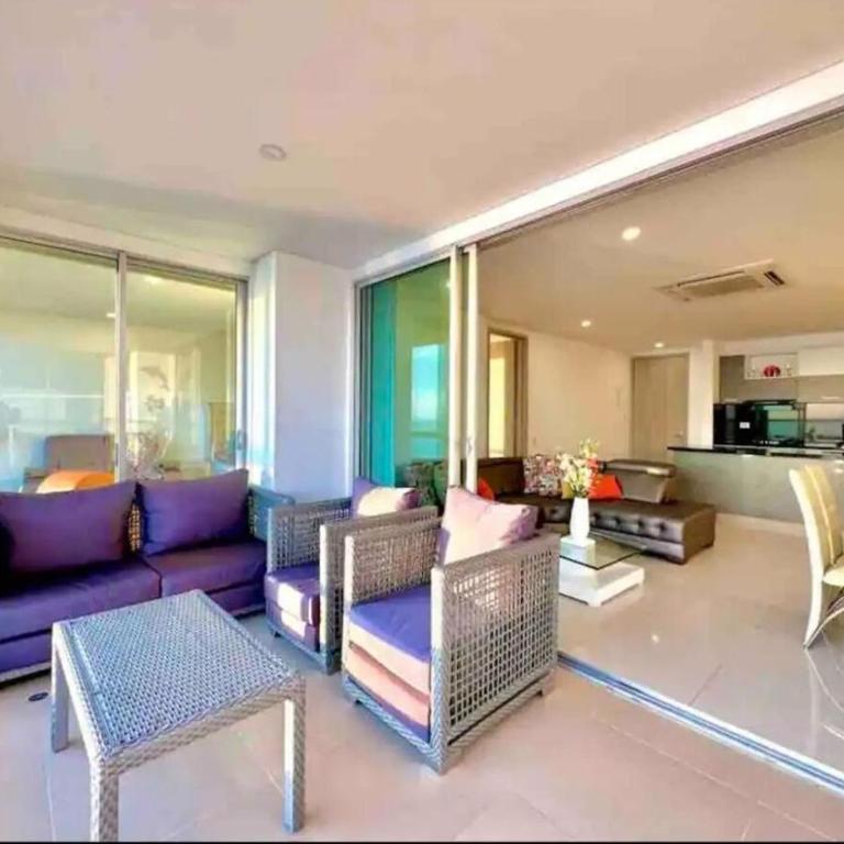 Large 3BR Apt with beautiful ocean views - Three-Bedroom Apartment - 12