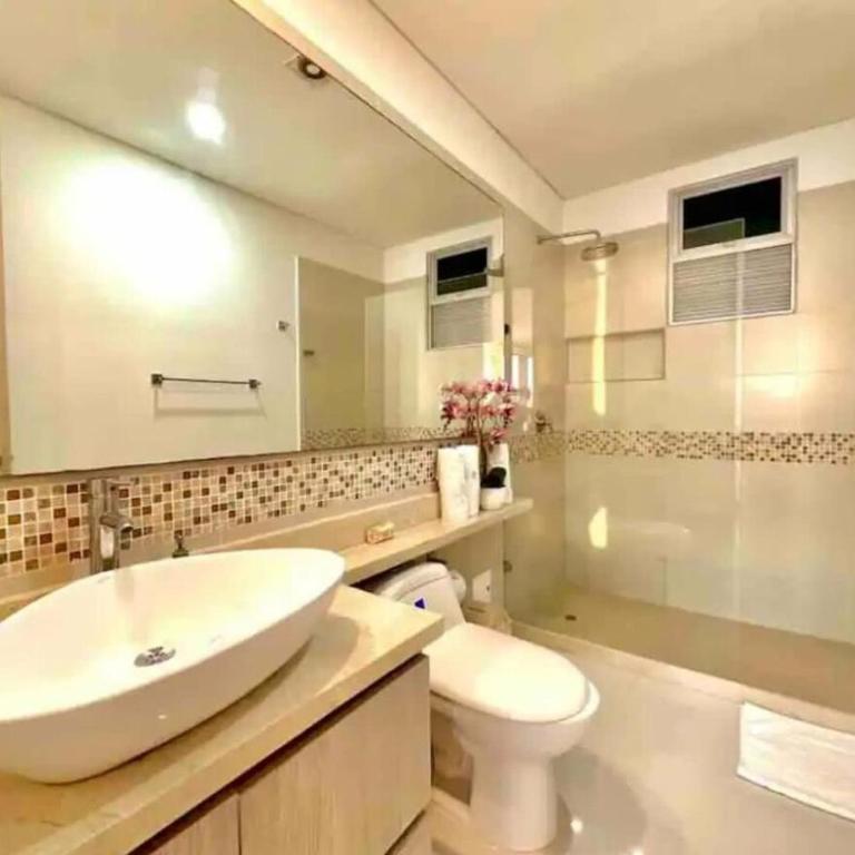 Large 3BR Apt with beautiful ocean views - Three-Bedroom Apartment - 13