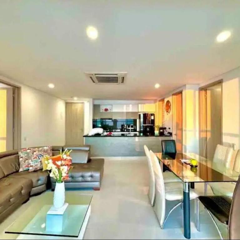 Large 3BR Apt with beautiful ocean views - Three-Bedroom Apartment - 20