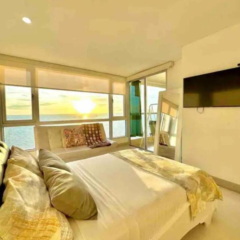 Large 3BR Apt with beautiful ocean views - Three-Bedroom Apartment - 26