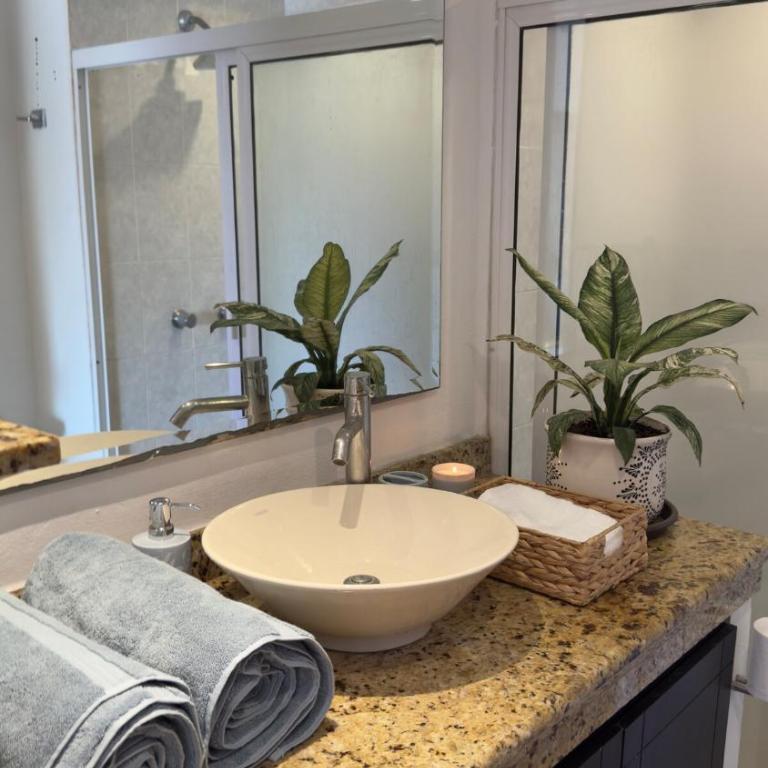 2 KingB Suite Marina Stay - Airport & Beach Walk - Two-Bedroom Apartment - 11