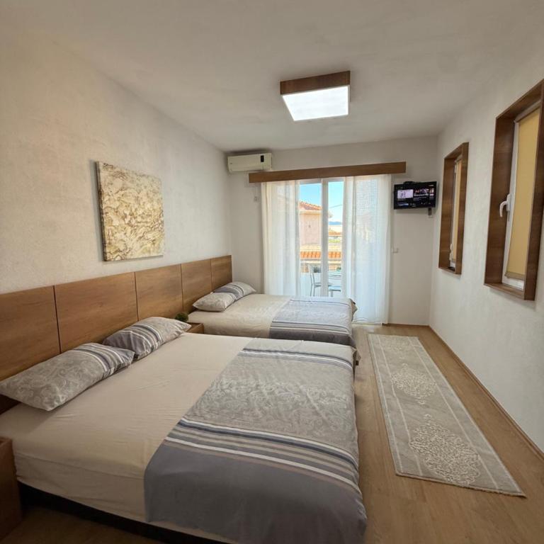 Ajan Apartments - Niskobudžetna Dvokrevetna Soba sa Bračnim Krevetom - 3