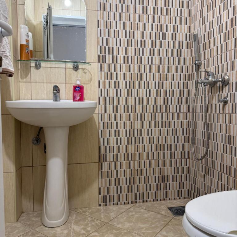 Ajan Apartments - Niskobudžetna Dvokrevetna Soba sa Bračnim Krevetom - 2