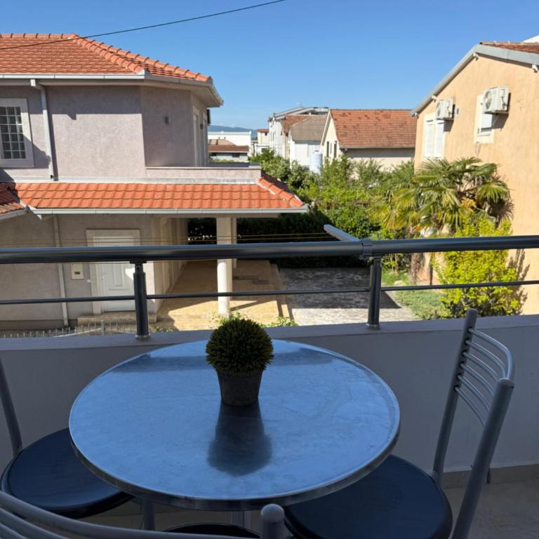 Ajan Apartments - Niskobudžetna Dvokrevetna Soba sa Bračnim Krevetom - 1