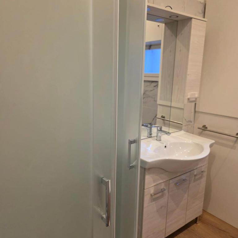 Friendly Venice Suites - Suite Deluxe Carlo Goldoni con Vista Campo Santo Stefano - 3