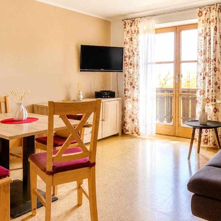 Ferienwohnung Aggenstein , Landhaus Linde, Seeg-Enzenstetten im Allgäu, mit Königscard - Apartment - 3